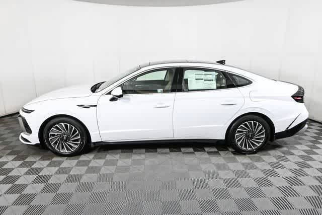 New 2025 Hyundai Sonata Limited FWD image 3