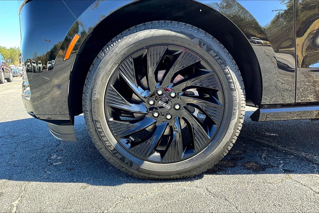 New 2025 Lincoln Navigator Reserve w/ Jet Appearance Package image 12