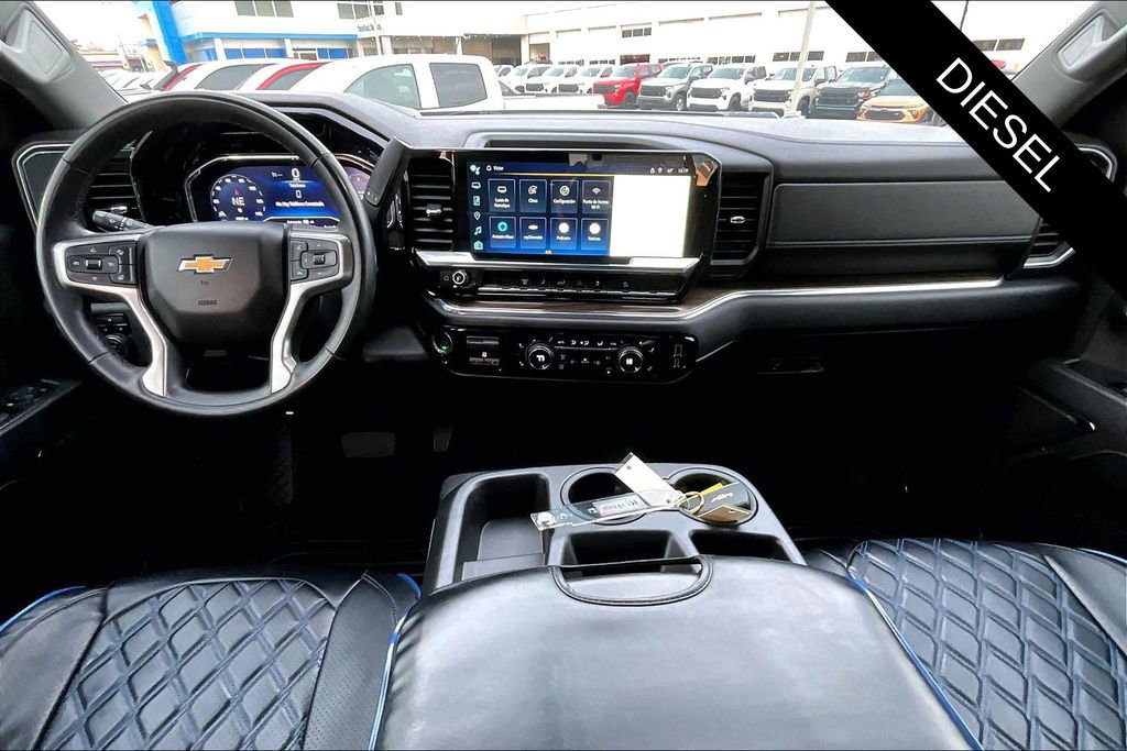 Used 2024 Chevrolet Silverado 2500 LT w/ Convenience Package image 8