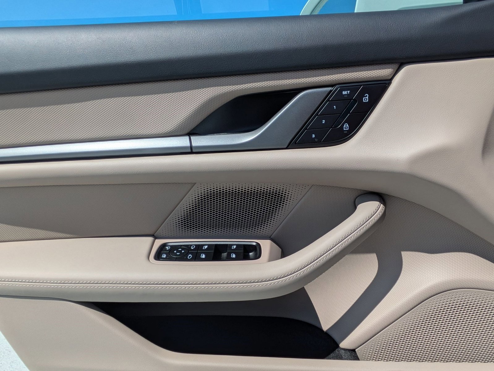 New 2025 Porsche Taycan image 13