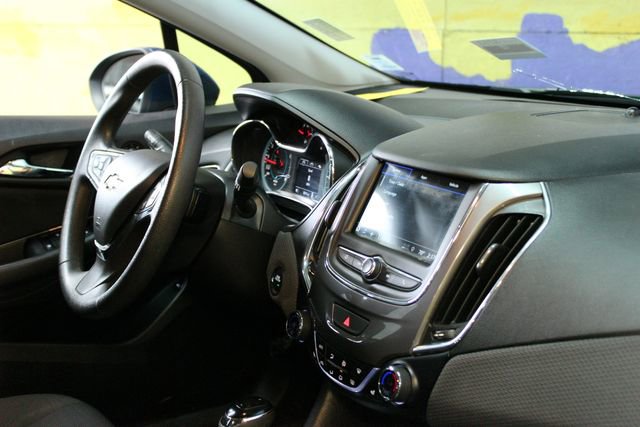 Used 2019 Chevrolet Cruze LT w/ LT True North Edition FWD image 10