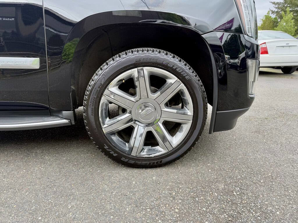 Used 2016 Cadillac Escalade Luxury image 35