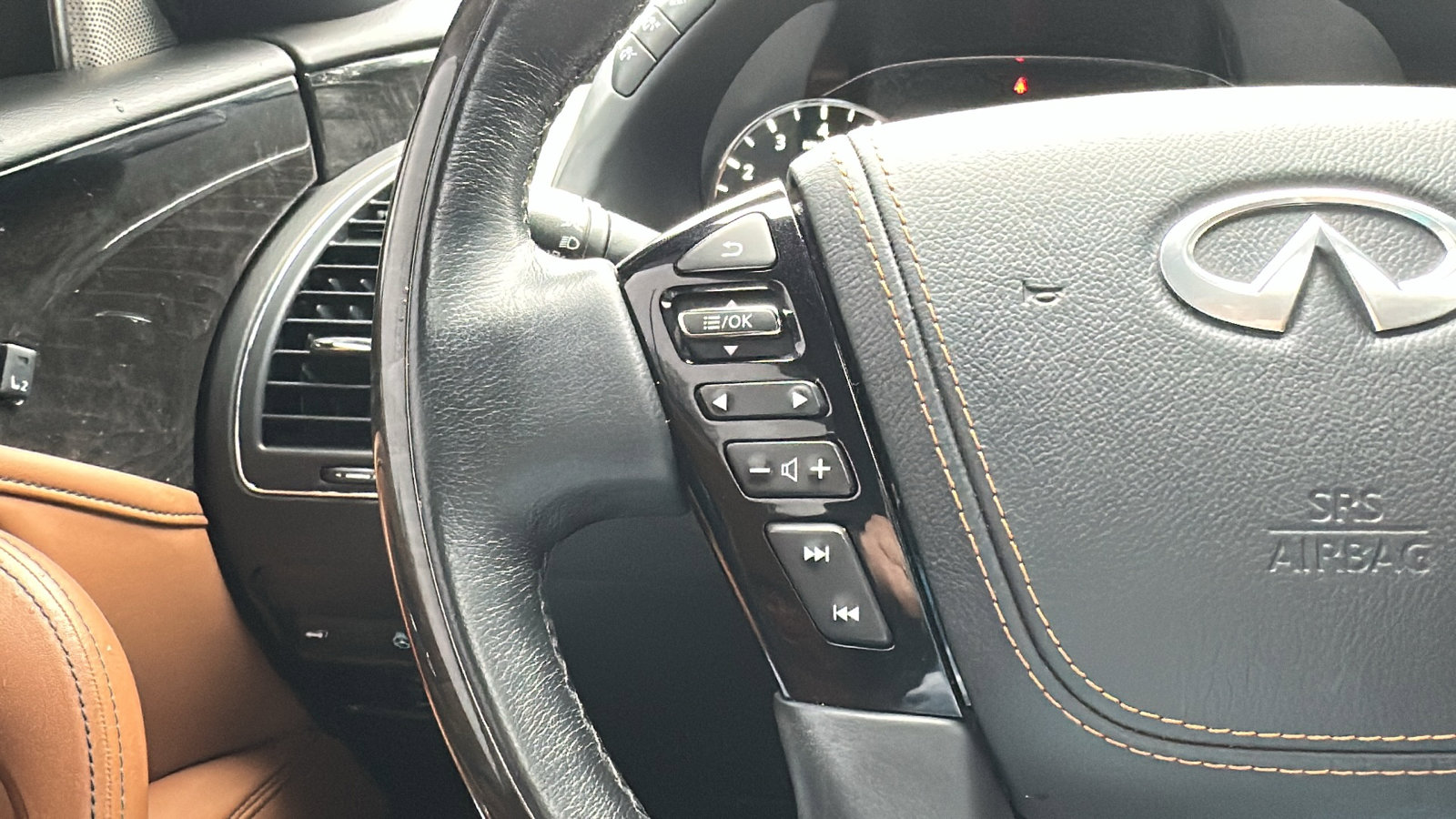 Used 2022 INFINITI QX80 Sensory image 19