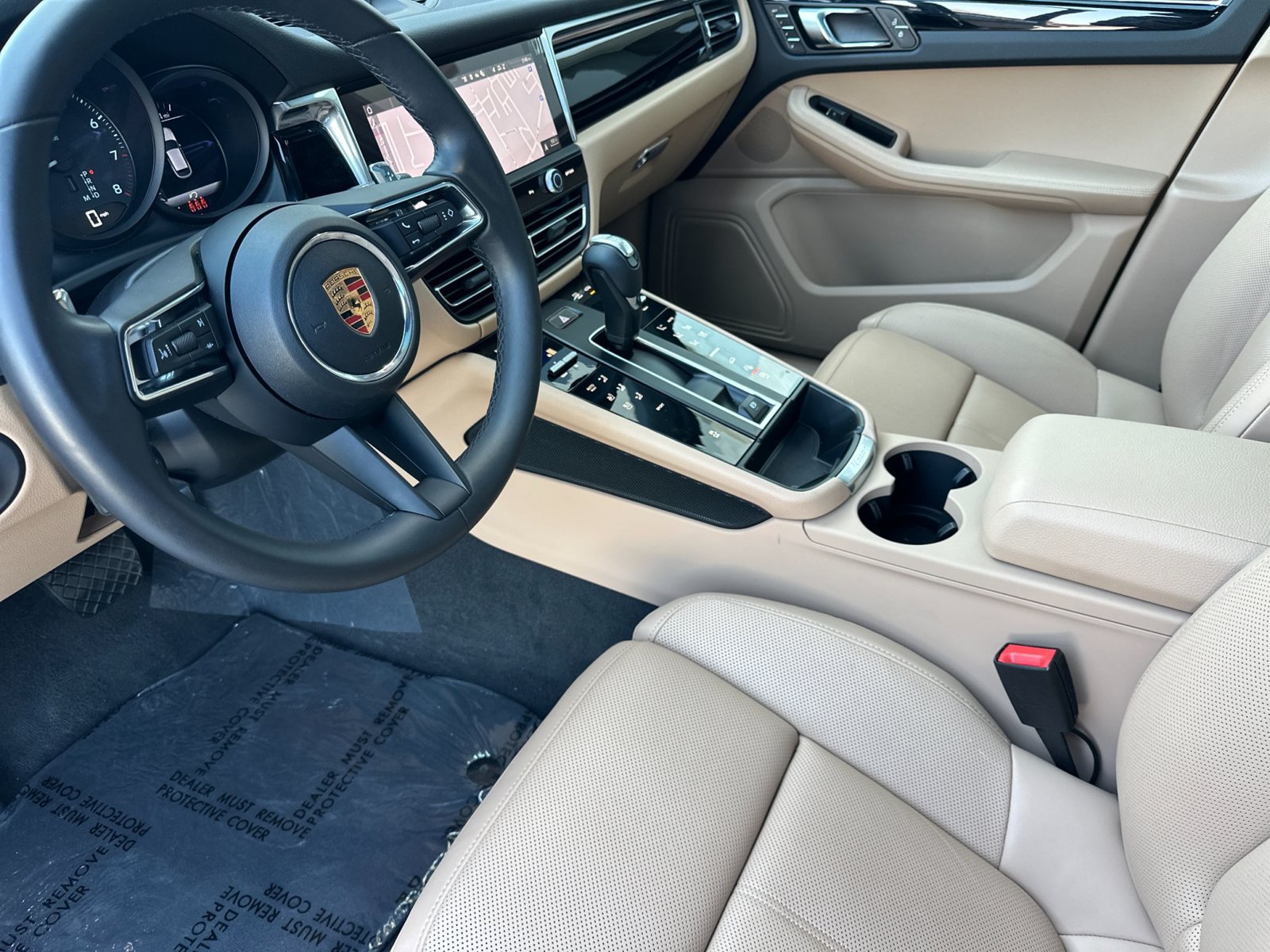 Certified 2026 Porsche Macan AWD/4WD image 5