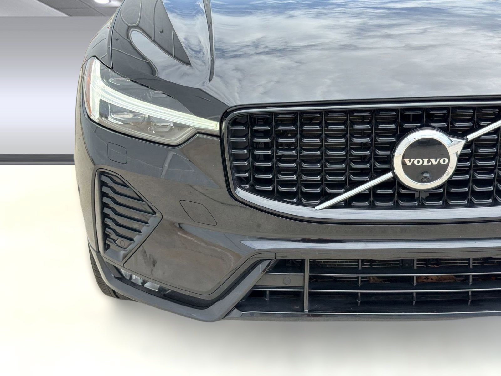 Certified 2023 Volvo XC60 B5 Plus w/ Climate Package image 11