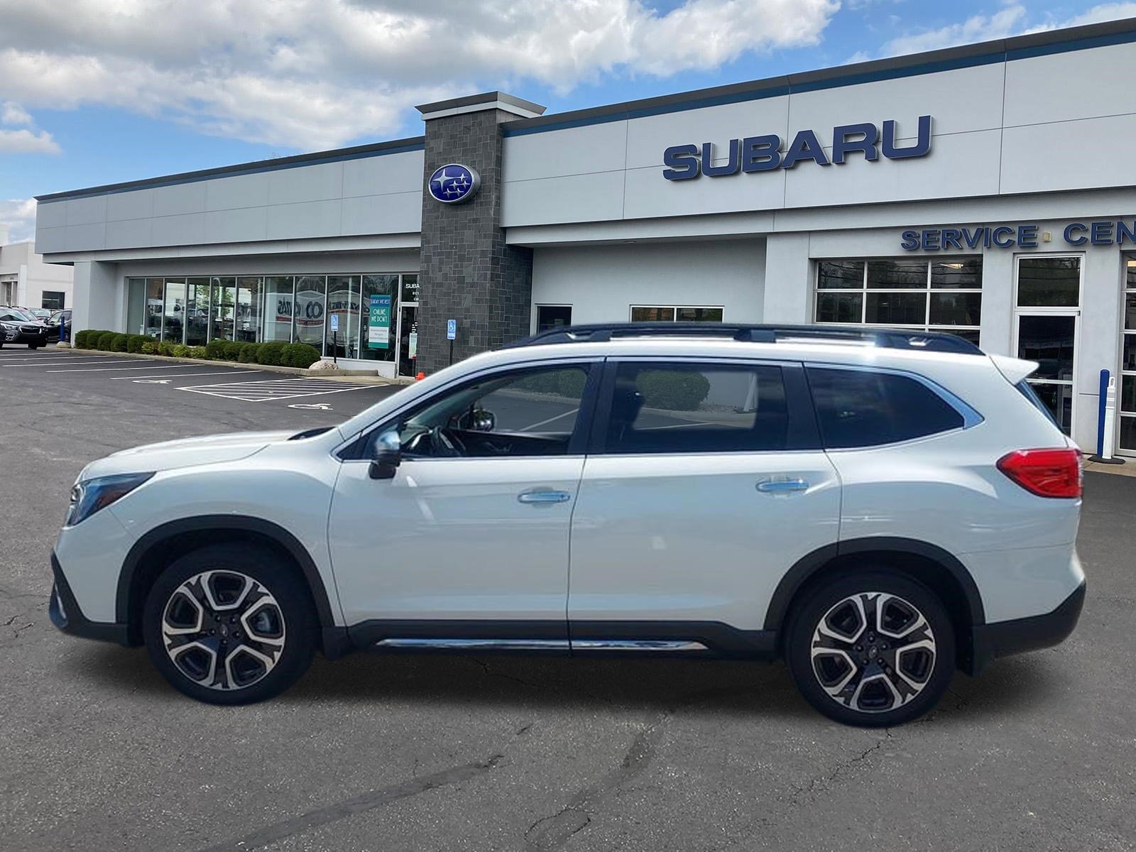 Used 2023 Subaru Ascent Touring AWD/4WD image 4
