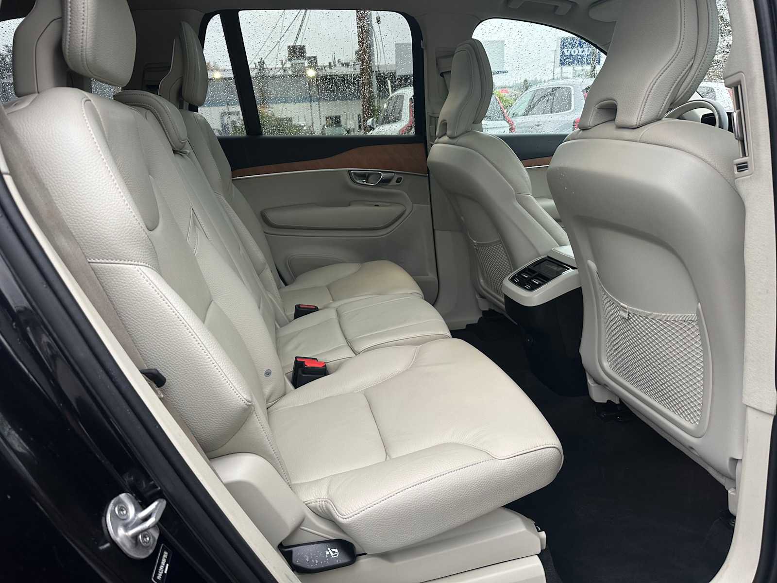 Certified 2022 Volvo XC90 T6 Momentum w/ Advanced Package image 12