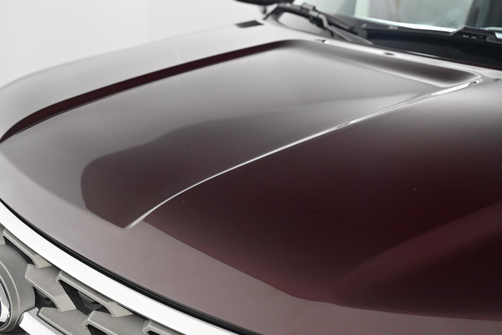 Used 2018 Ford Explorer XLT w/ Equipment Group 202A image 9