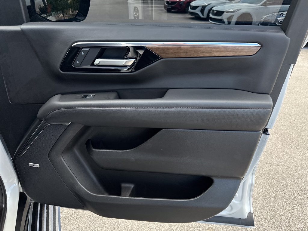 Used 2025 Chevrolet Tahoe High Country AWD/4WD image 35