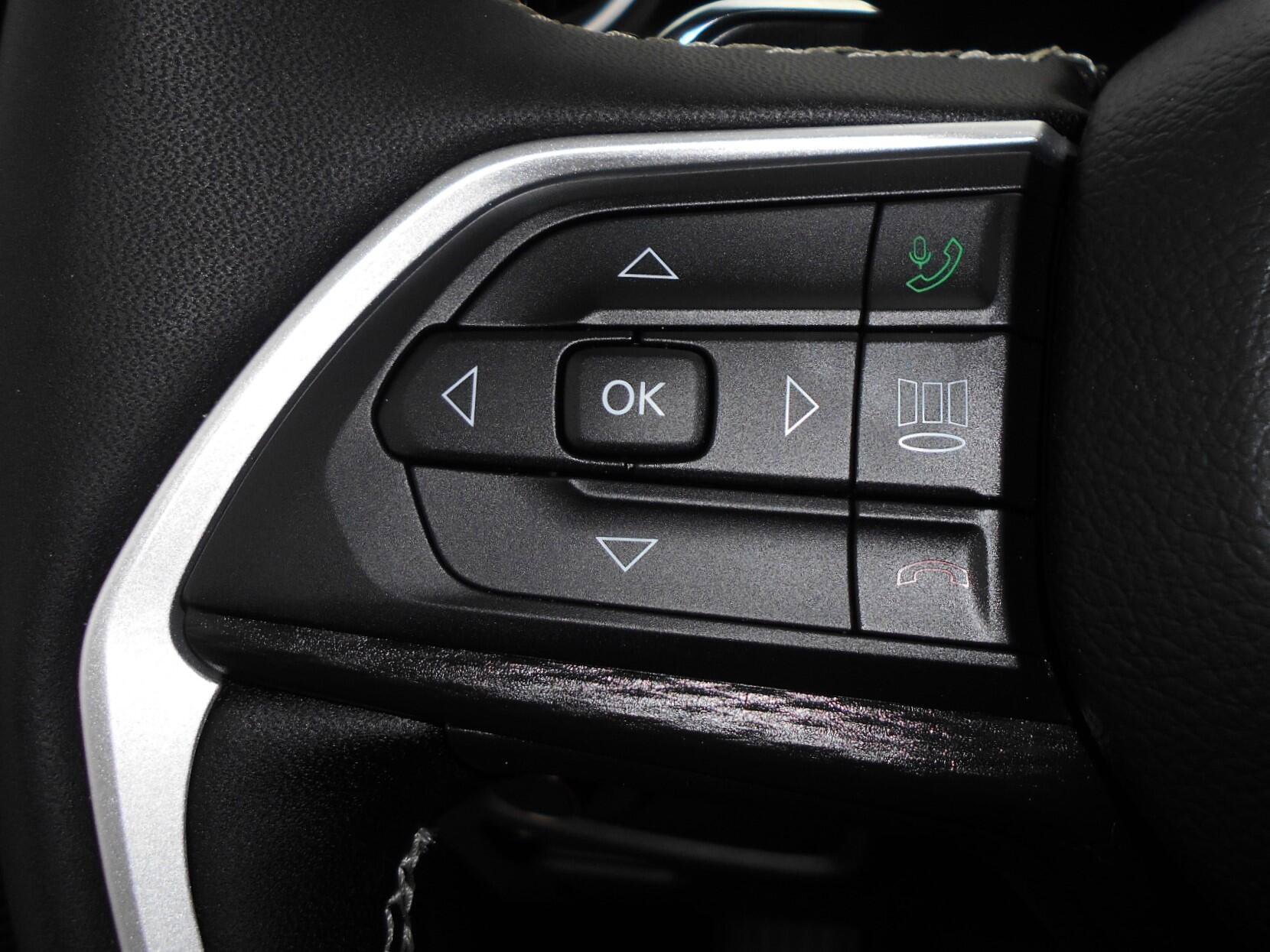 Certified 2023 Jeep Grand Cherokee Laredo w/ Luxury Tech Group I AWD/4WD image 18