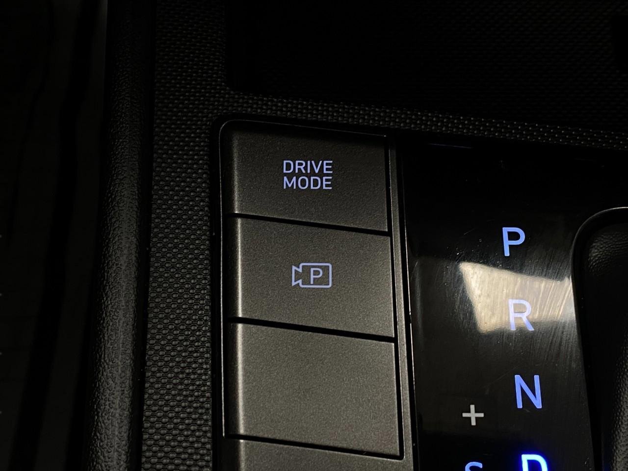 Certified 2025 Hyundai Elantra Sport image 25