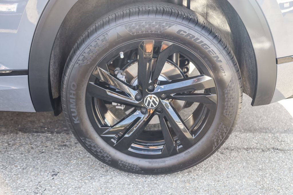 Used 2025 Volkswagen Atlas Cross Sport SEL R-Line AWD/4WD image 8