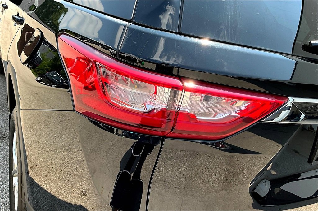 Used 2021 Chevrolet Traverse LT image 23