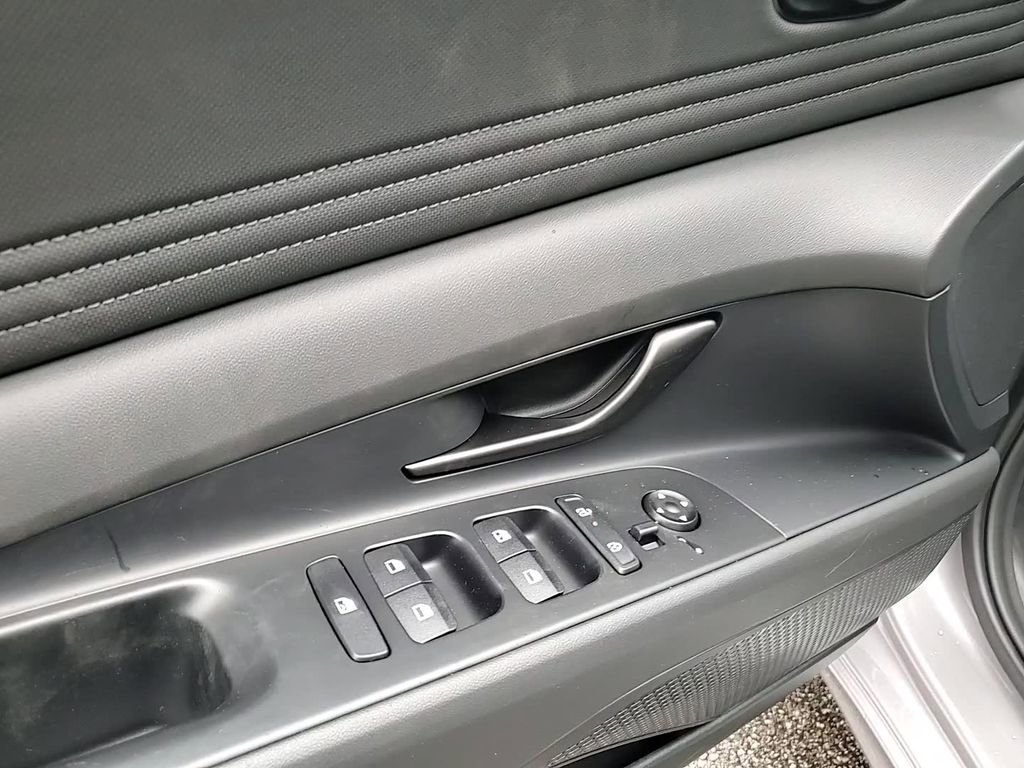 Used 2025 Hyundai Elantra SEL w/ Cargo Package image 13