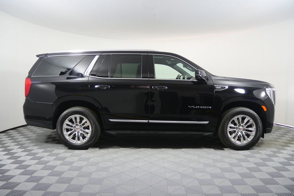 Used 2023 GMC Yukon SLT w/ SLT Premium Package image 2