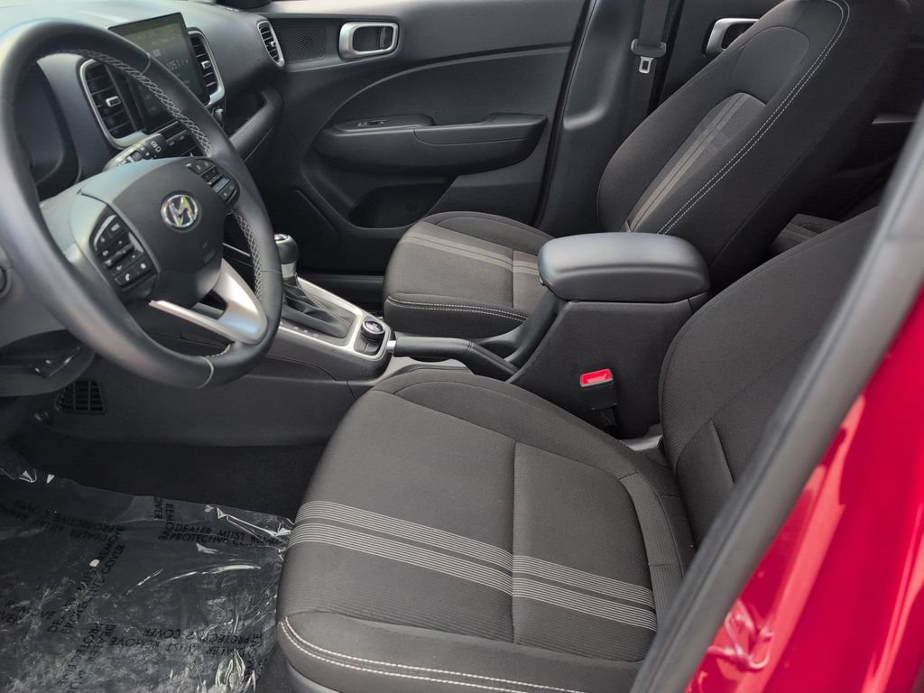 Used 2025 Hyundai Venue SEL FWD image 24