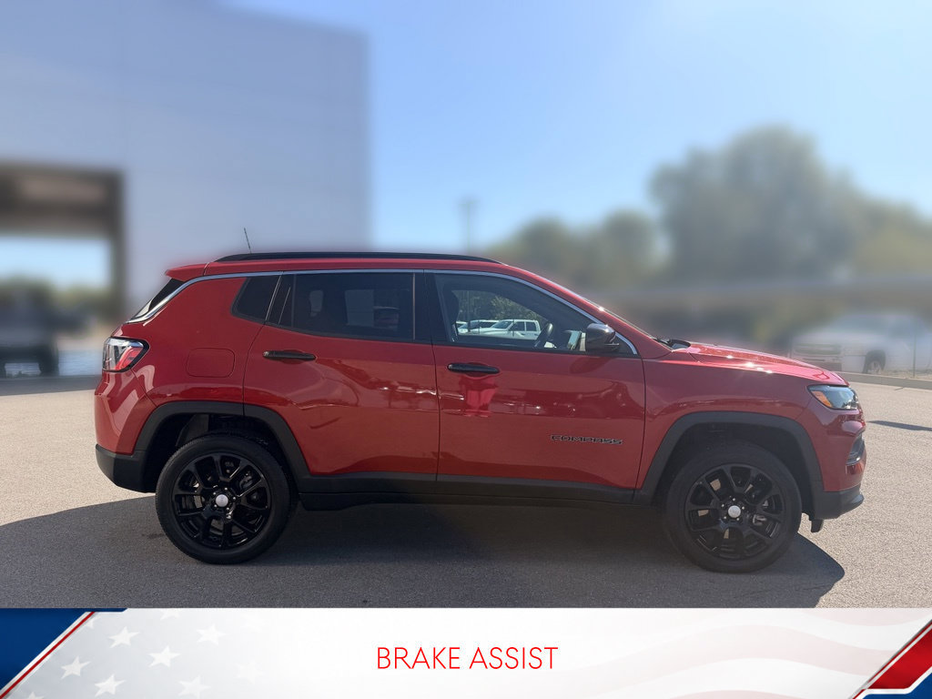 Used 2023 Jeep Compass Latitude AWD/4WD image 4