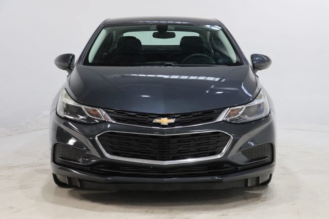 Used 2017 Chevrolet Cruze LT w/ Convenience Package FWD image 2