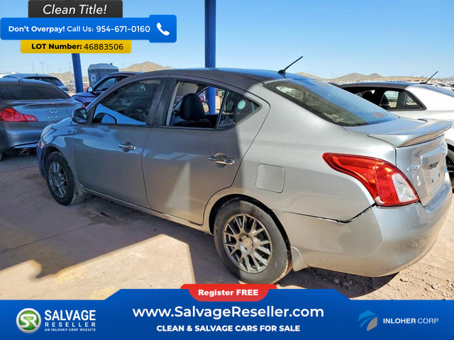 Used 2014 Nissan Versa SV FWD image 3