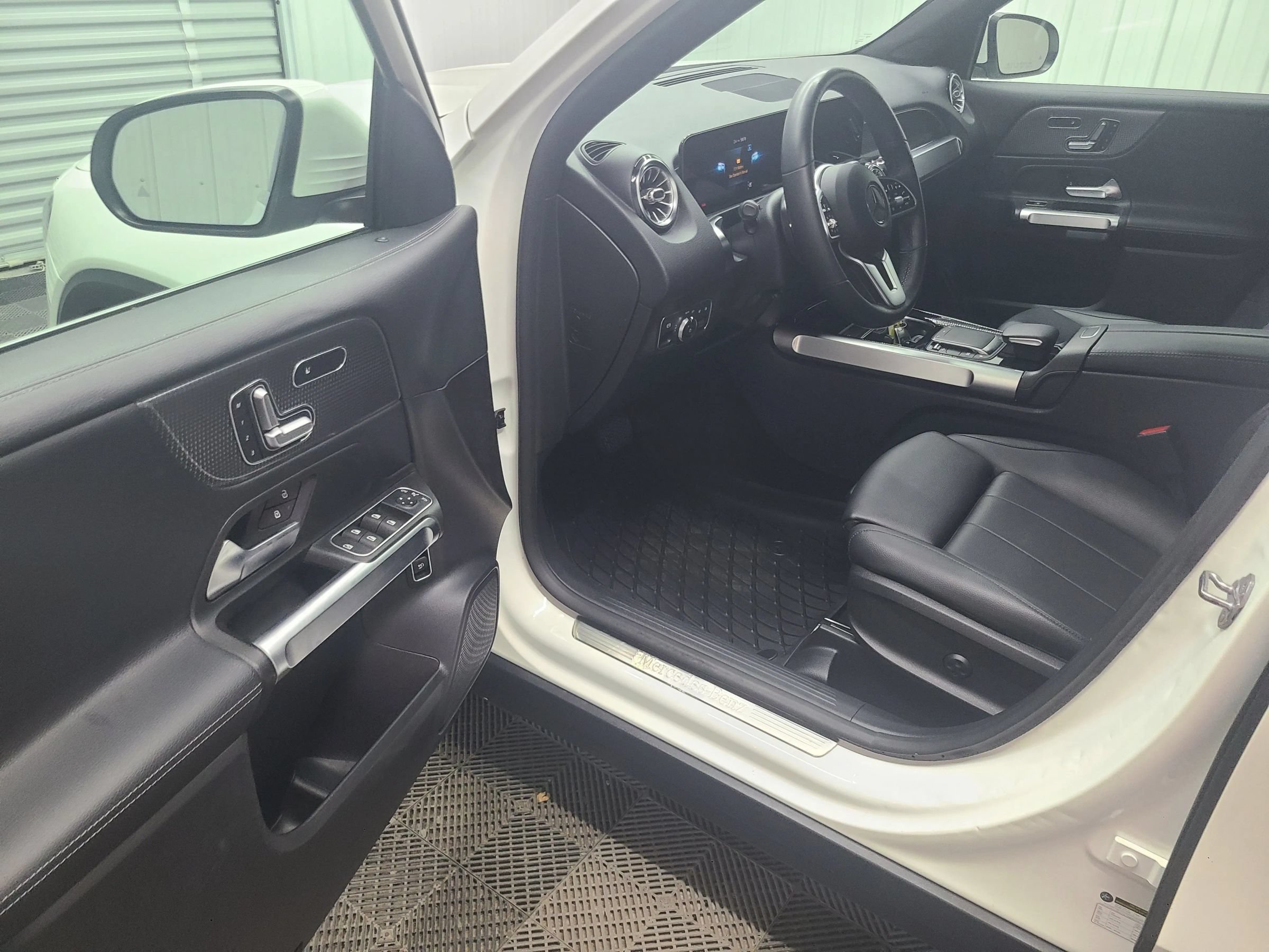 Used 2021 Mercedes-Benz GLB 250 4MATIC image 20
