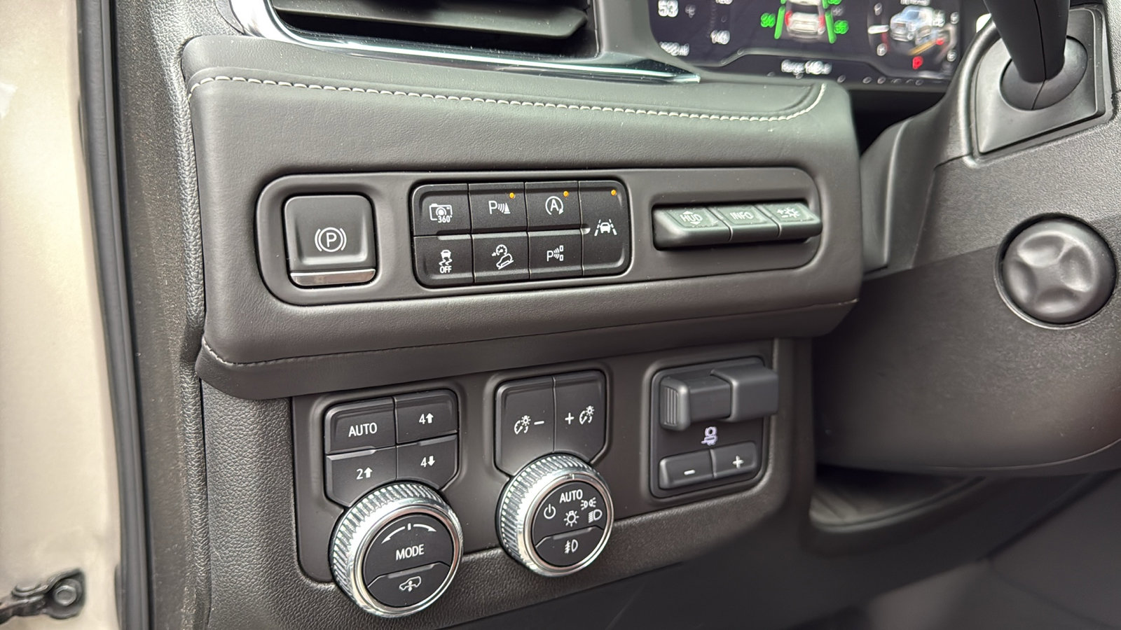 Used 2023 GMC Yukon Denali Ultimate image 13