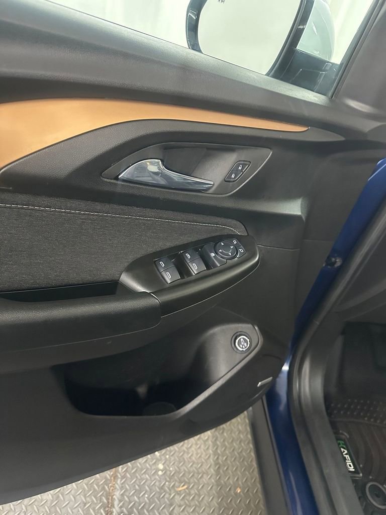 Used 2022 Chevrolet TrailBlazer ACTIV w/ Sun and Liftgate Package image 9