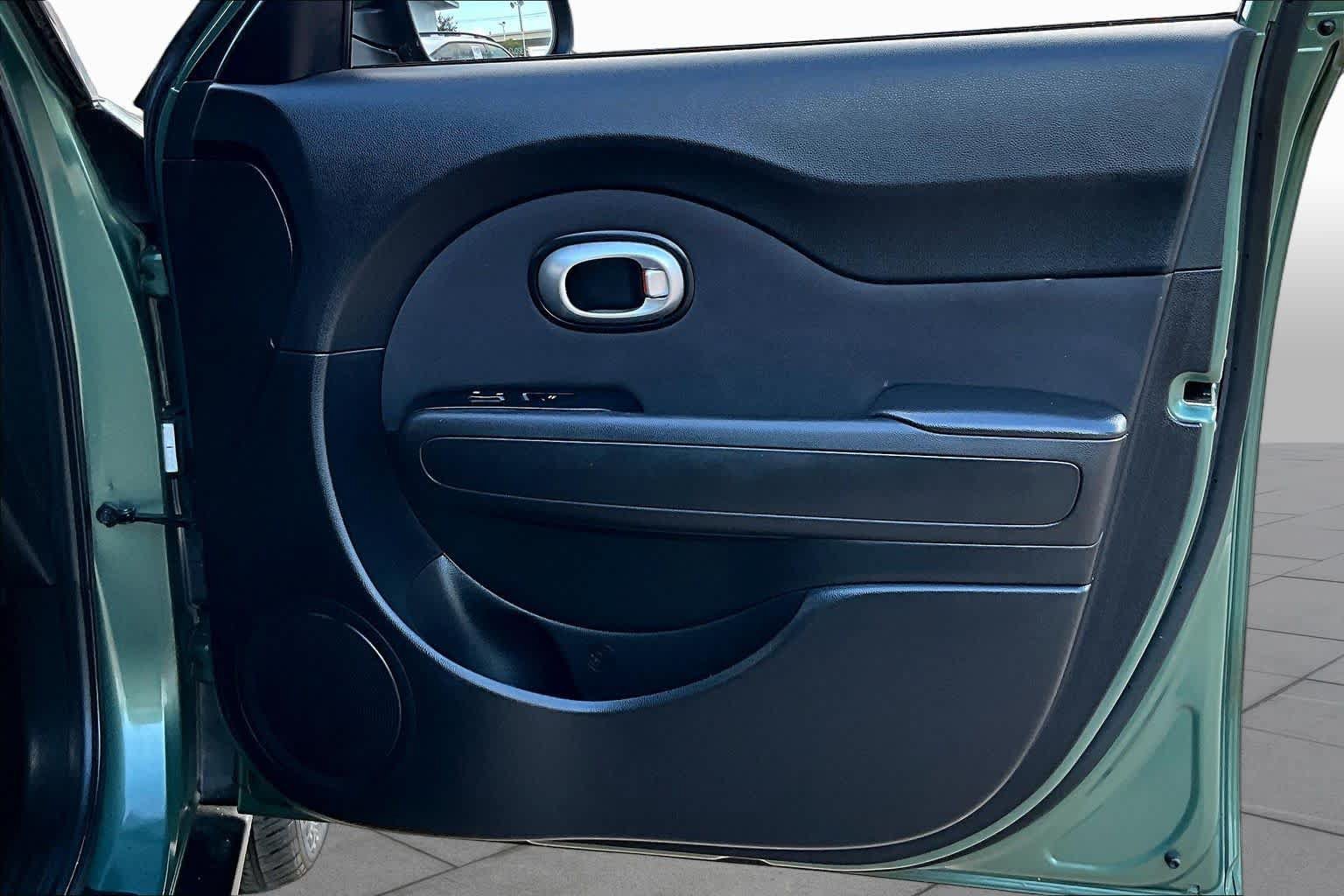 Used 2014 Kia Soul FWD image 21
