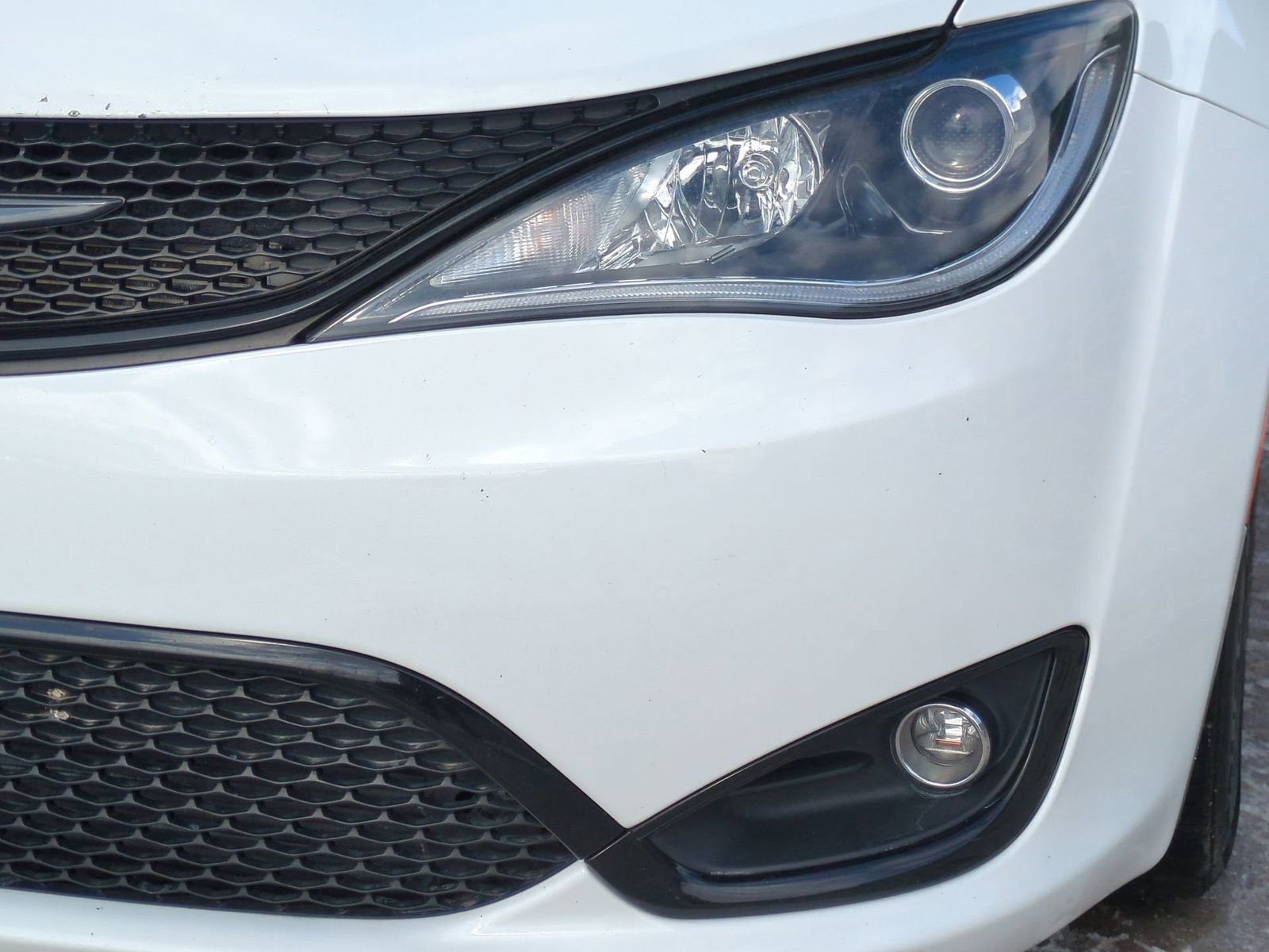 Used 2019 Chrysler Pacifica Limited w/ S Appearance Package image 13