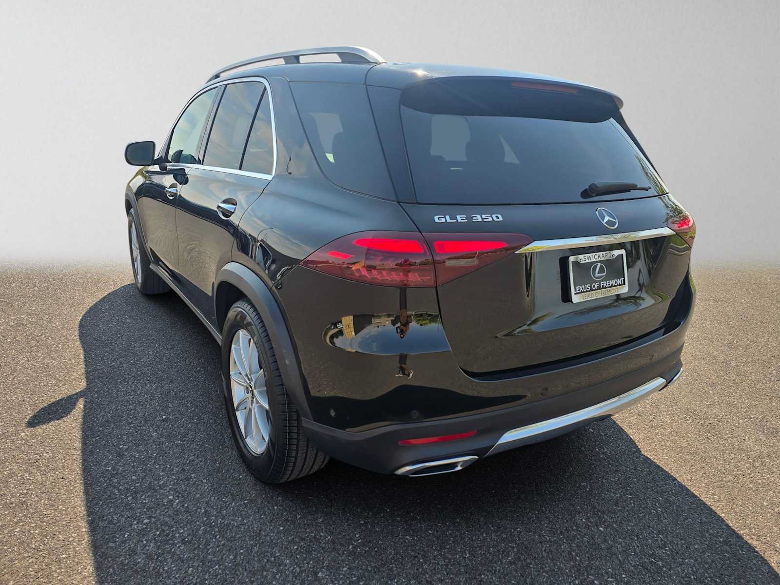 Used 2025 Mercedes-Benz GLE 350 4MATIC w/ Driver Assistance Package image 5