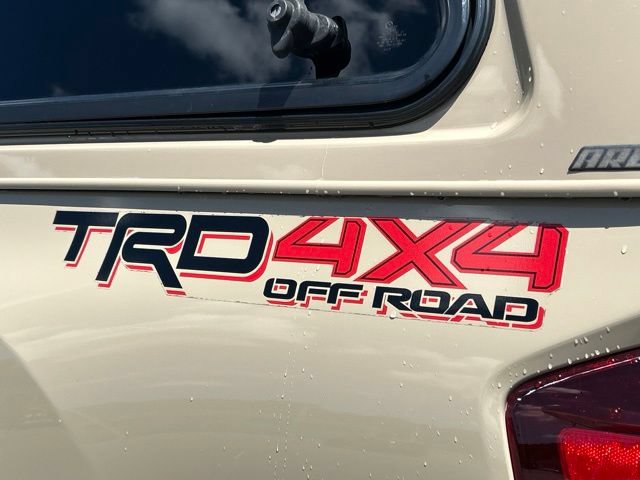 Used 2018 Toyota Tacoma TRD Off-Road w/ Technology Package AWD/4WD image 17