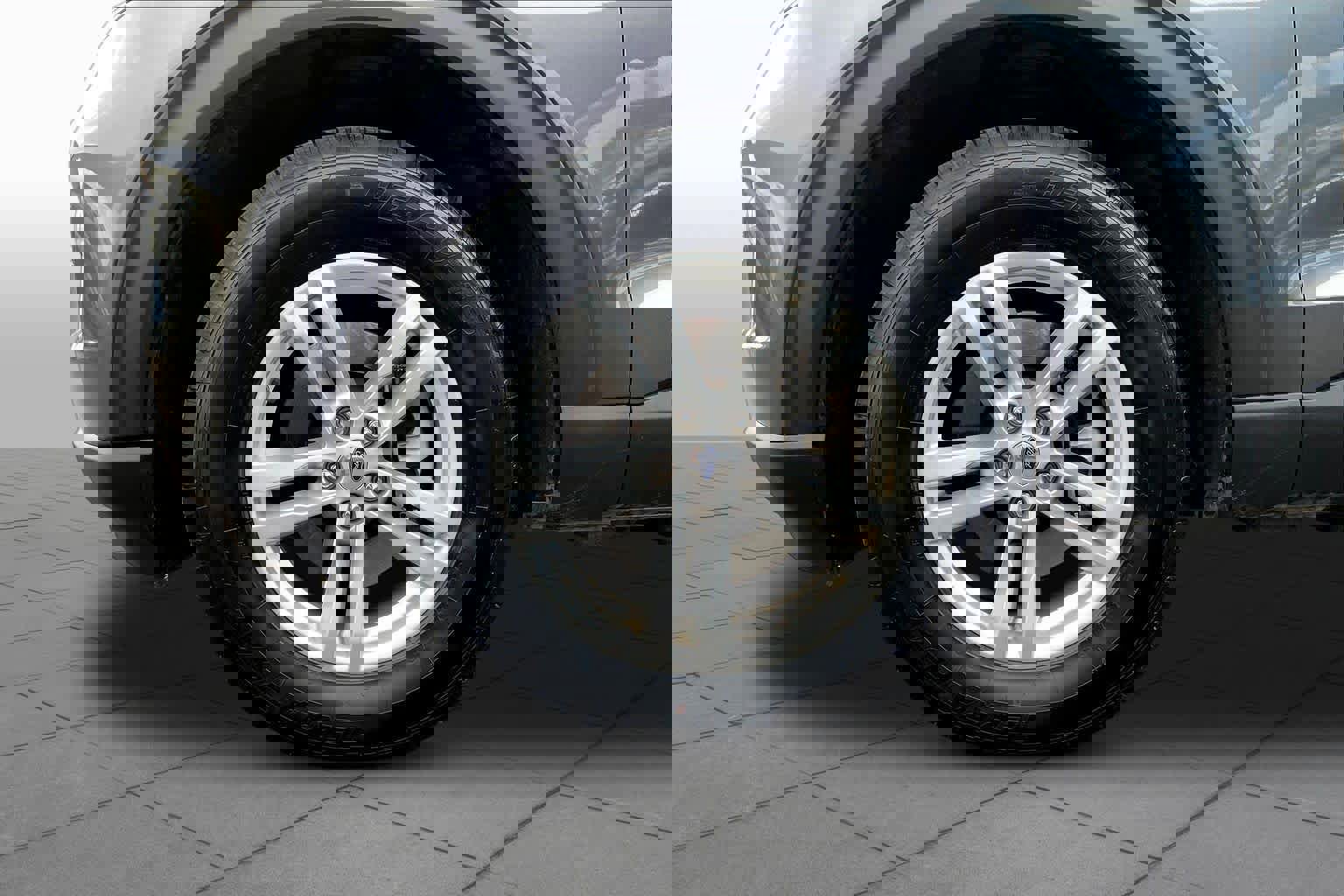 Used 2020 Ford Explorer XLT w/ Equipment Group 202A image 11