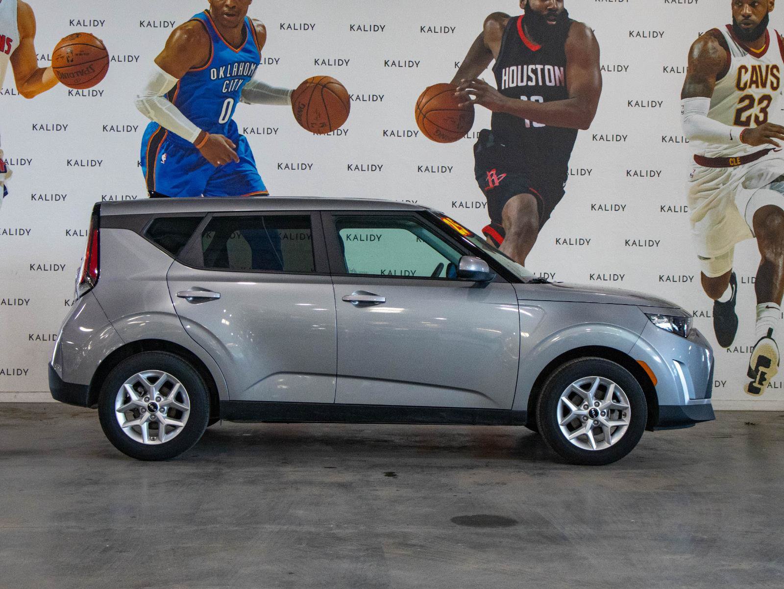 Used 2025 Kia Soul LX w/ LX Technology Package FWD image 17