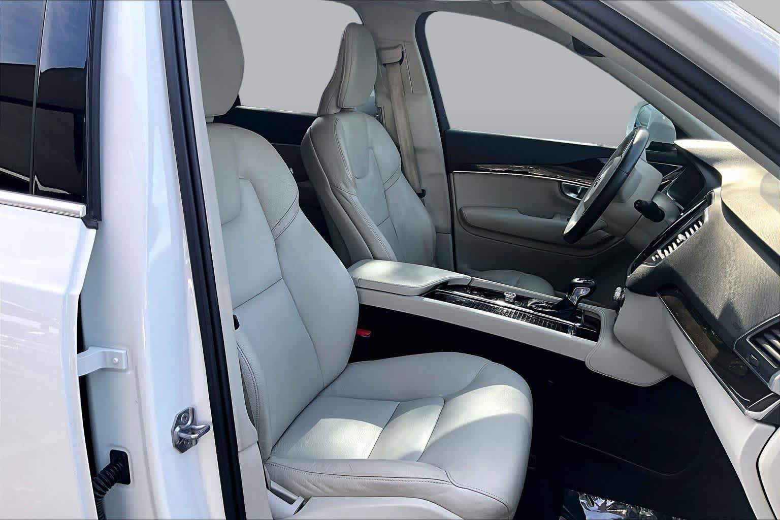 Used 2019 Volvo XC90 T5 Momentum w/ Protection Package FWD image 8