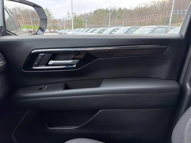 Used 2026 Chevrolet Tahoe LS AWD/4WD image 25