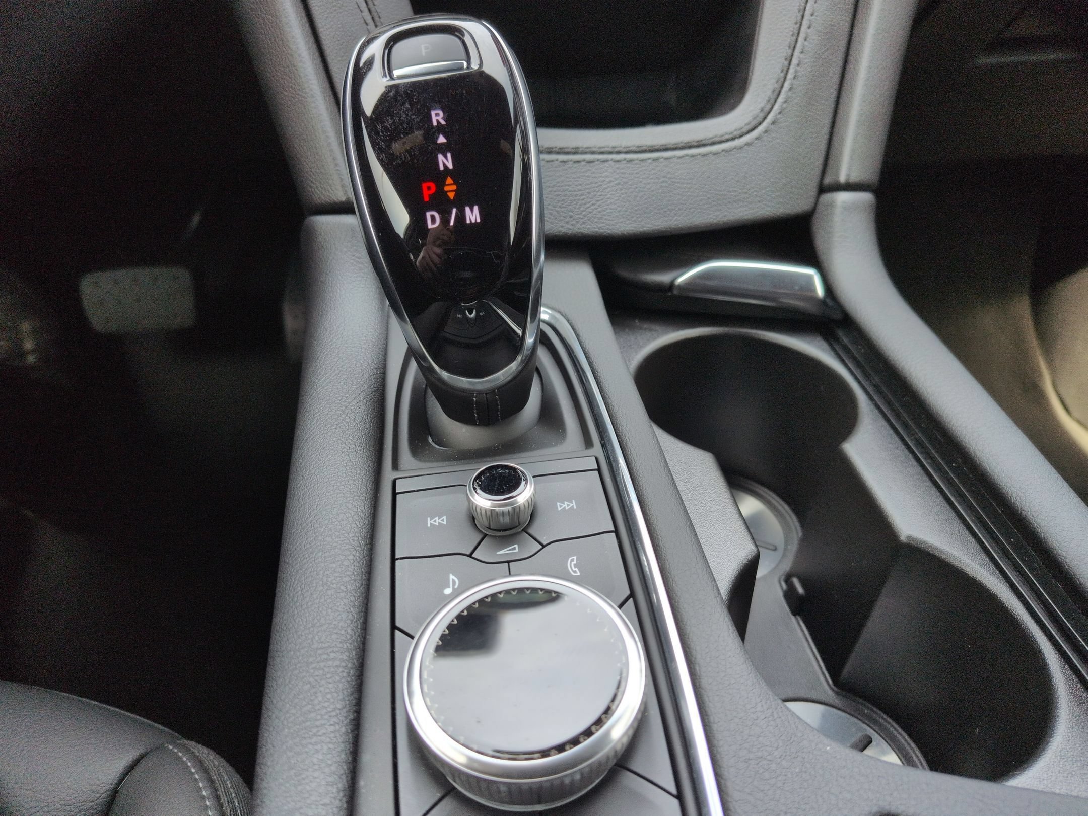 Certified 2025 Cadillac XT5 Luxury AWD/4WD image 15