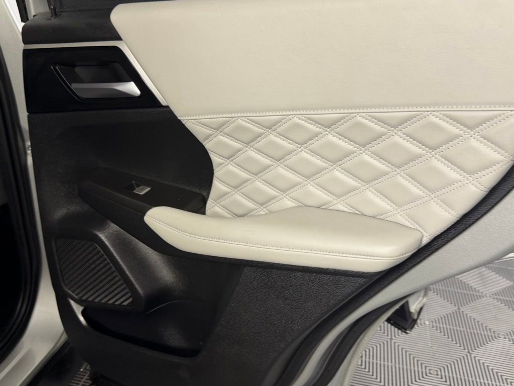Used 2024 Mitsubishi Outlander SEL AWD/4WD image 30