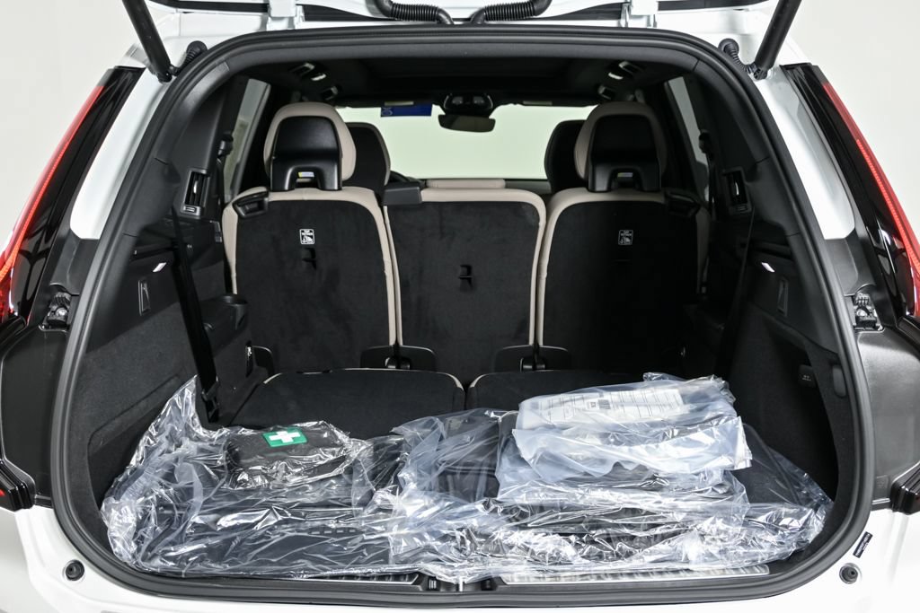 New 2026 Volvo XC90 B6 Plus w/ Protection Package Premier AWD/4WD image 32