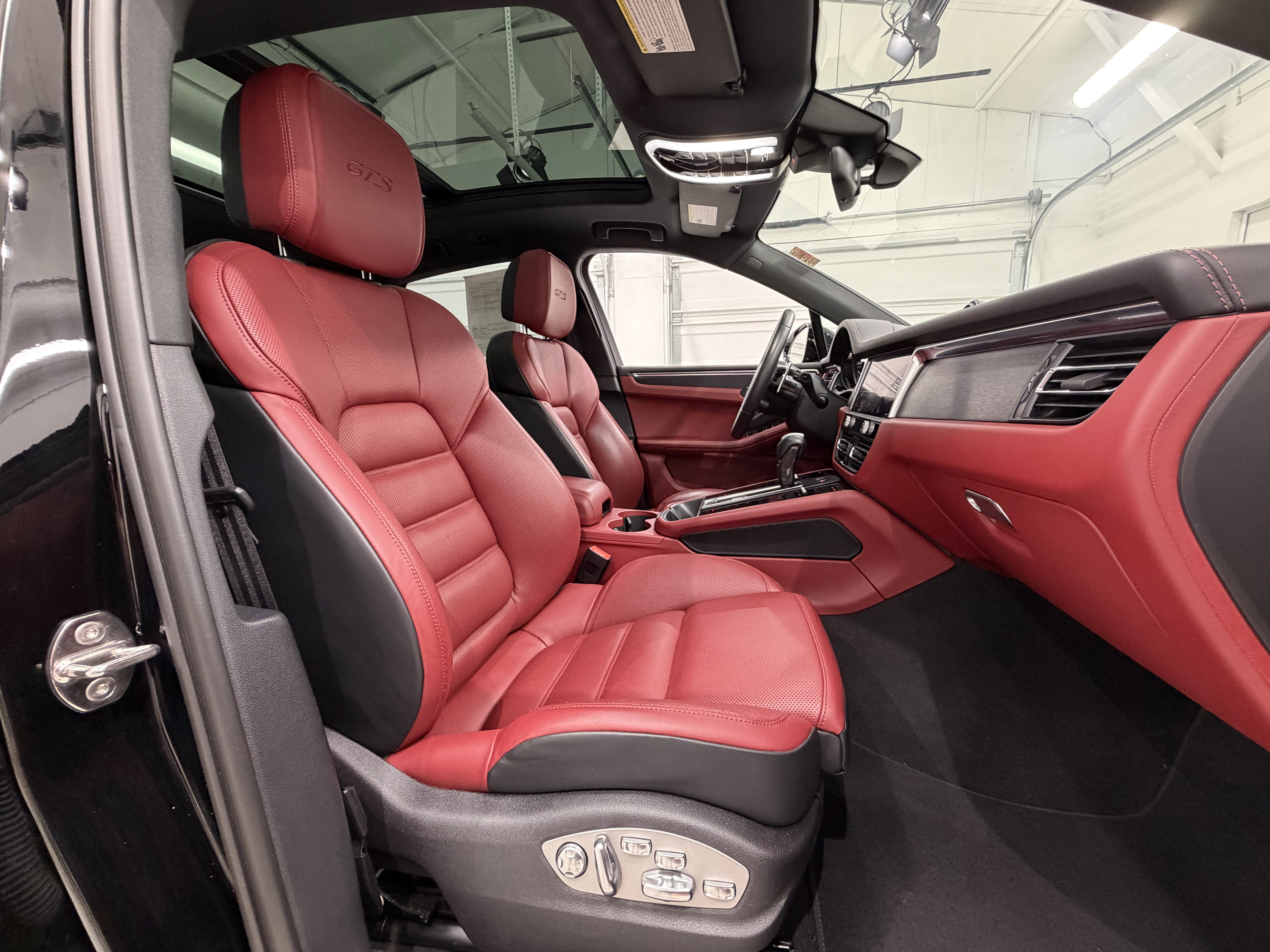 Certified 2024 Porsche Macan GTS image 22