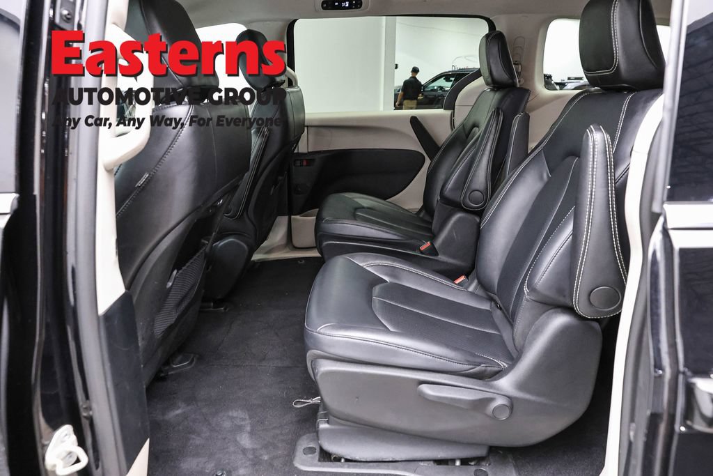 Used 2024 Chrysler Pacifica Limited FWD image 22