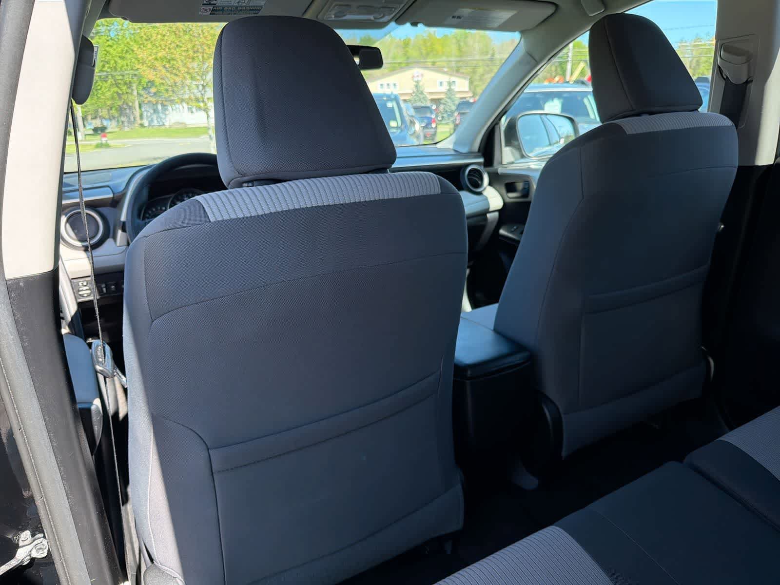 Used 2015 Toyota RAV4 LE AWD/4WD image 19