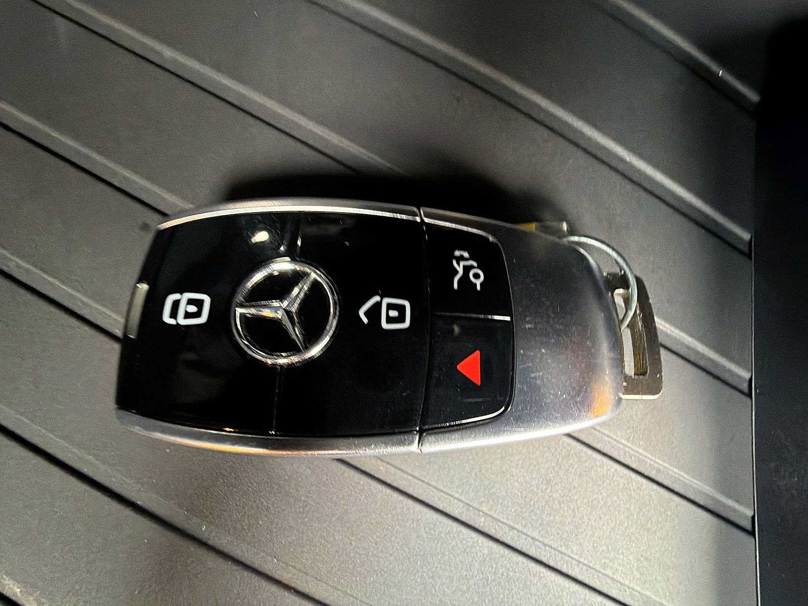 Used 2023 Mercedes-Benz E 450 4MATIC Cabriolet image 28