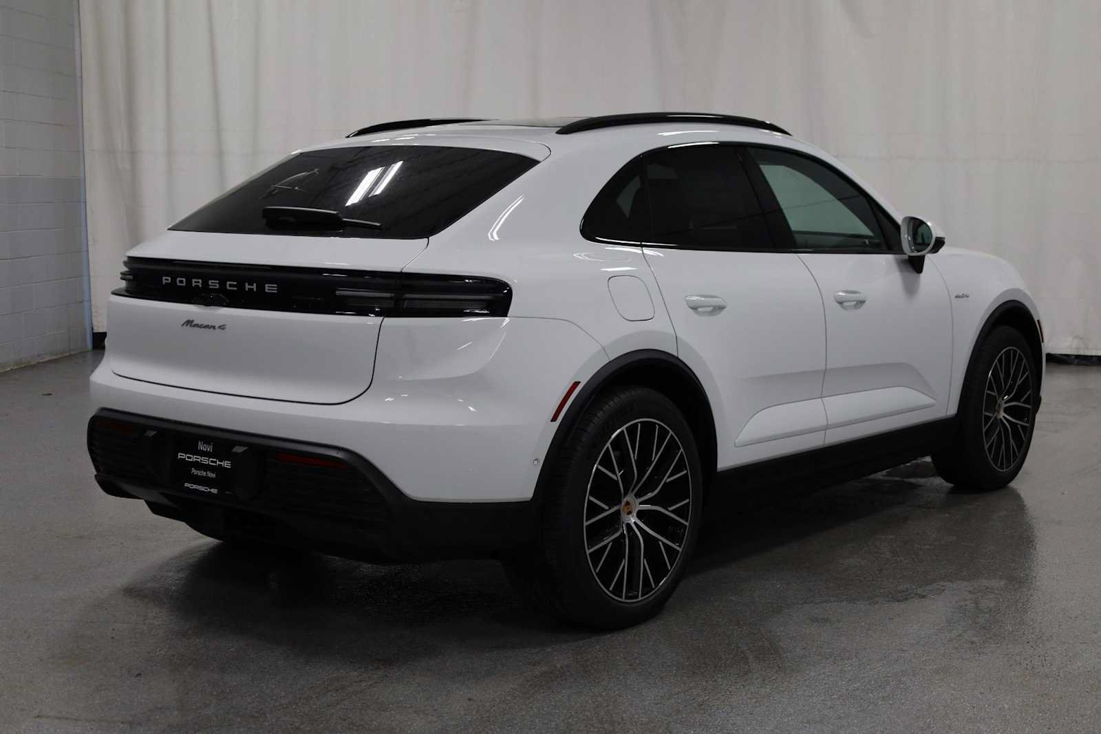 New 2026 Porsche Macan 4 Electric AWD/4WD image 10
