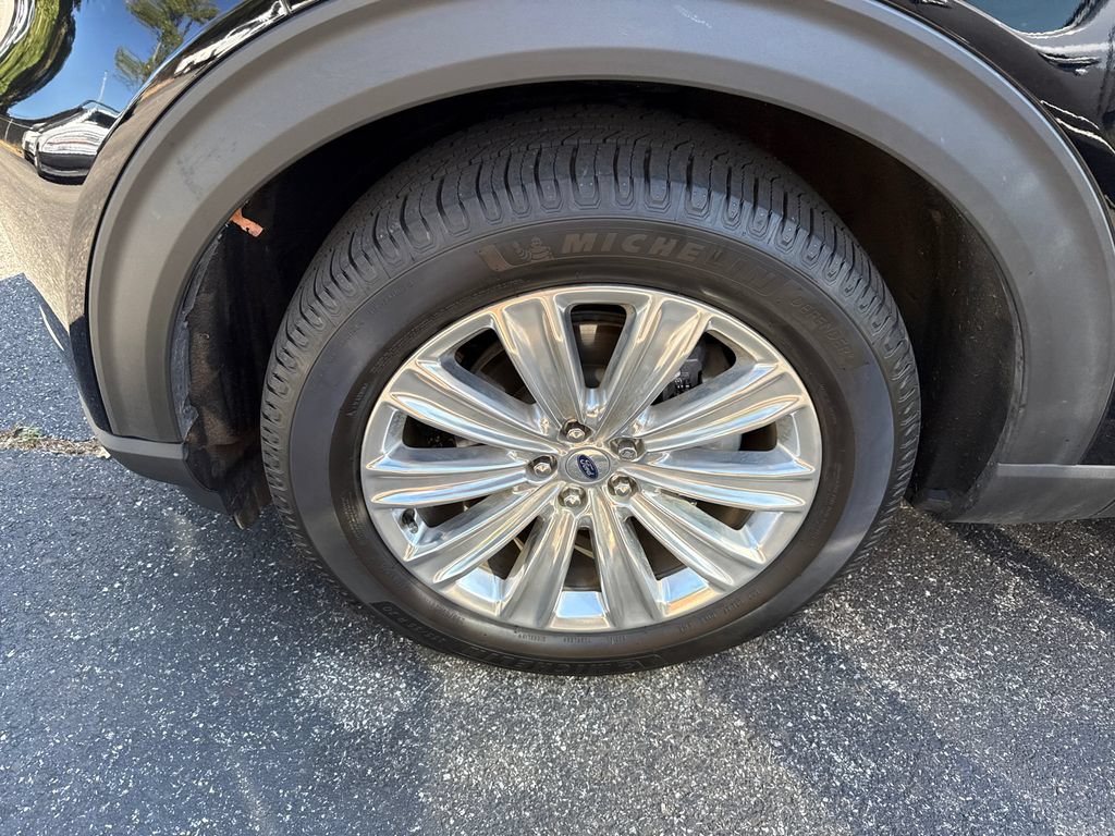 Used 2021 Ford Explorer Limited w/ Equipment Group 301A AWD/4WD image 8