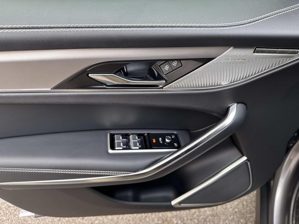Certified 2024 Jaguar F-PACE R-Dynamic S AWD/4WD image 19