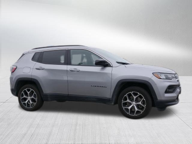 Used 2024 Jeep Compass Latitude image 2