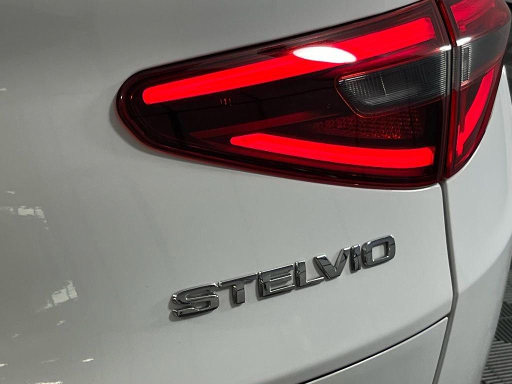 Used 2023 Alfa Romeo Stelvio Sprint image 12