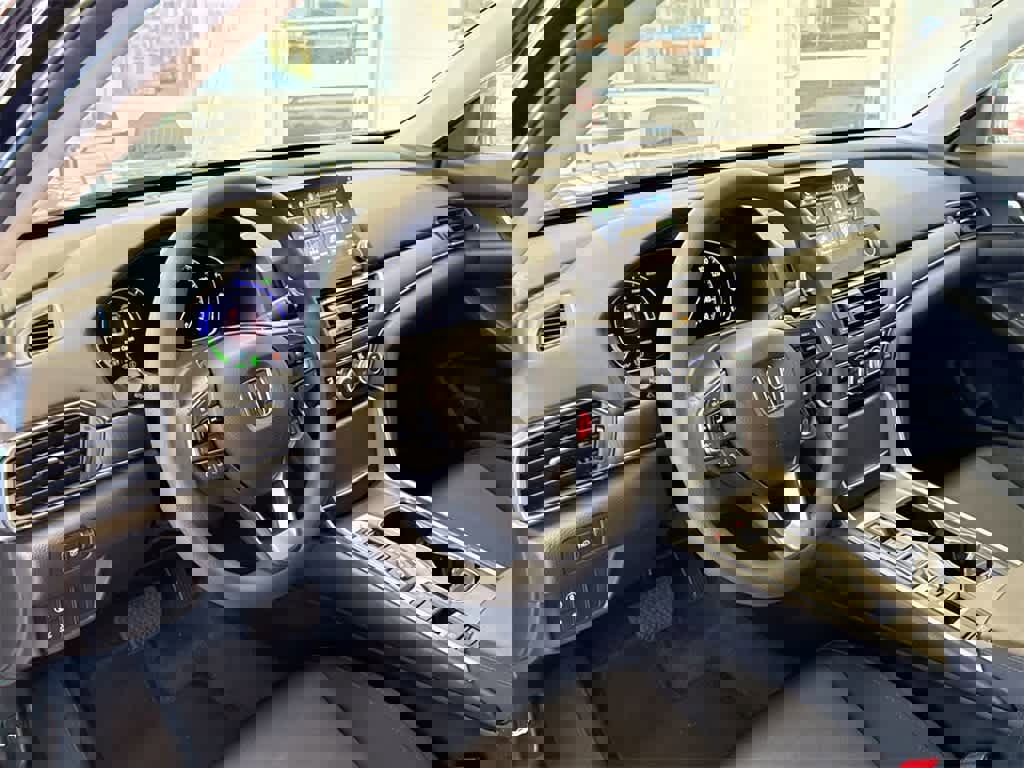 Used 2022 Honda Accord Hybrid image 10