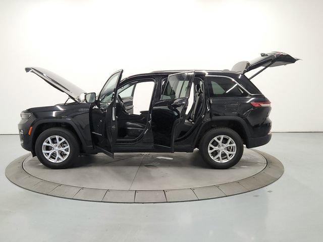 Used 2024 Jeep Grand Cherokee Limited RWD image 12