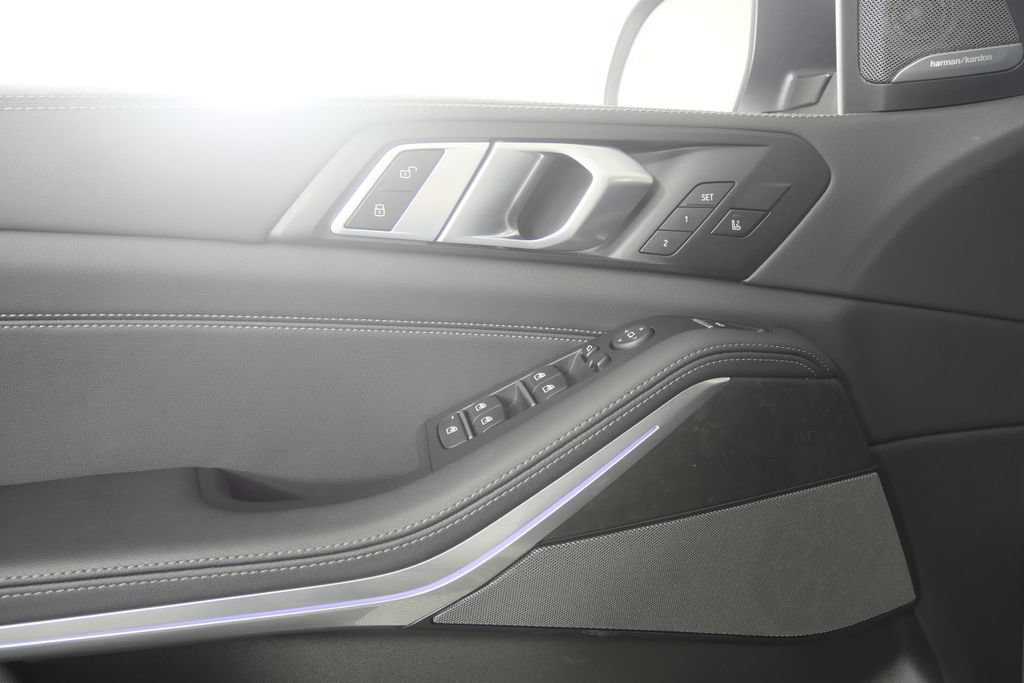 Certified 2026 BMW X5 sDrive40i w/ Climate Comfort Package RWD image 8