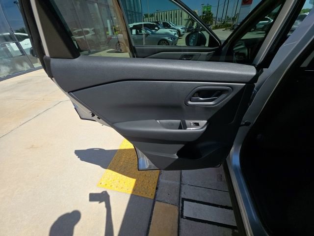 Used 2025 Nissan Rogue S FWD image 22